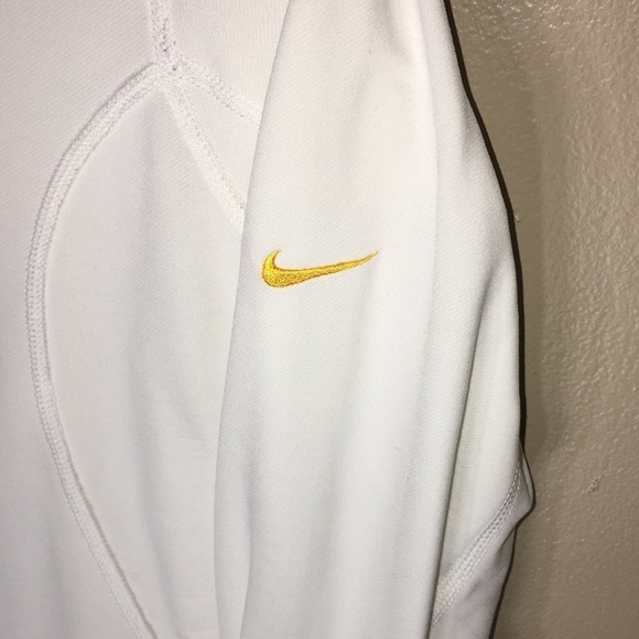 Nike compression shirt size medium​​​​ - Picture 4 of 10
